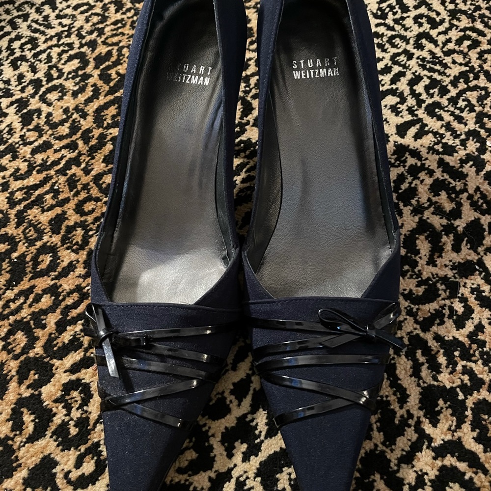 stuart weitzman navy pumps
